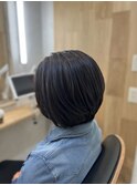 ショートボブ/センターパート/ツヤ髪/グラデーション/イヤリング