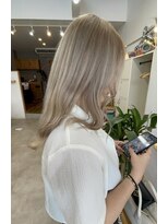 オリビアヘアー(OLIVIA HAIR) フルカラーで柔らかく仕上げたミルクティーグレージュ