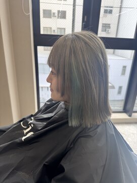 シカ 神戸三宮元町店(Cica) ブリーチ インナー ハイトーン ボブ ペールカラー 三宮