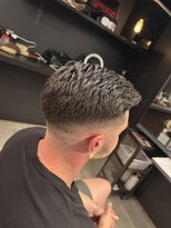 フランクスバーバー アンド ビアークラブ(FRANK'S BARBER and BEER CLUB)&nbsp;刈り上げセンターパート/フェザーパーマ/サーフカール/有楽町