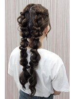 ベルグロー 北新地(BELLEGROW)&nbsp;ツイン編みおろし｜梅田・北新地ヘアセット