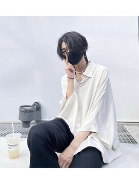 シン(syn) ミディアムマッシュウルフ センターパート