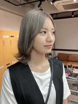 コワファーストナガサキシャンプーボーイ(COIFF1RST NAGASAKI SHAMPOO BOY) ムラ修正ブリーチ グレージュカラー