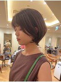 ラベンダーベージュ 丸みショートボブ 大人ショートボブ 前髪