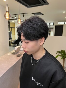 ナイロ(NiLO) センターパート束感ショート