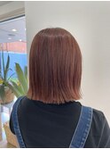 切りっぱなしボブにピンクベージュカラー