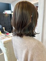 キャアリー(Caary)&nbsp;福山人気オリーブグレージュ赤味撃退ツヤカラー外ハネくびれ小顔