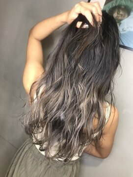 ジーナ(XENA) グレージュホワイトグラデーション