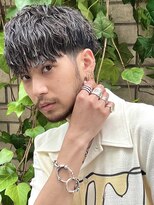 波巻きスパイラルパーマショートレイヤー夏髪すっきり刈り上げ