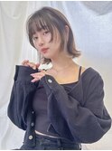 切りっぱなしボブ　外ハネ　インナーカラー