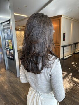 ザック ヴィ(ZACC  vie) レイヤーカット/セミロング/艶カラー/学割U24