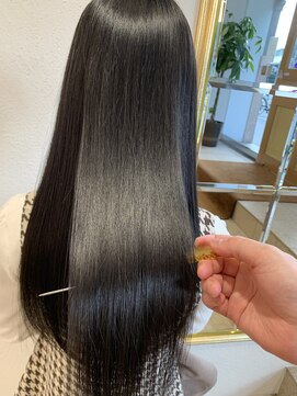 e.m.a プレミアムビューティーサロン 栄駅店(e.m.a PREMIUM BEAUTY SALON) 艶髪ストレートロング×アッシュブラック