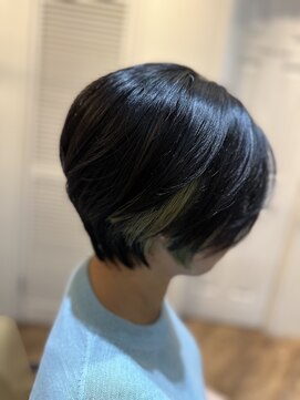 ヘアリゾート バルボア アイランド(hair resort Balboa Island) 大人ショート×イヤリングカラー