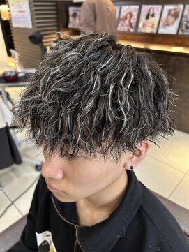 フォルテ 草薙店 ホワイトメッシュ　ハイライトカラー　ツイストスパイラル