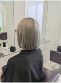 プラチナぱっつんボブ