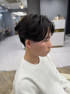 アレス バイ シカ 神戸三宮元町店(ALLES by Cica) スーツ短髪ツーブロック束感黒髪シークレットパーマ流行