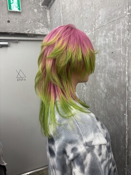 オーン 渋谷(OOn) ピンク×ネオングリーンのウルフ