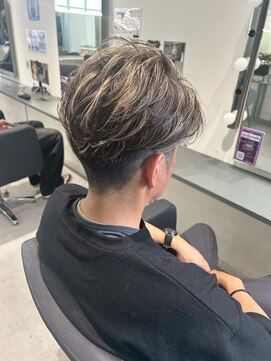 メンズサロン キング 梅田店(Men’s salon K!ng) フェザーショートアップバングセンターパートメンズハイライト