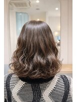 カームバイリベルタ(calm by Re:berta)&nbsp;クセをデジタルパーマでなじませたミディアムボブ