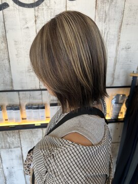 ロイズ ヘアデザイン アンド スパ(LOES) デザインハイライト×ミルクティーブロンド×外はねボブ
