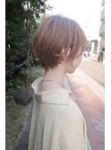 ナチュラルショートピンクベージュ丸型似合わせカット20代30代