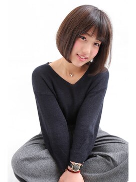 イソラブル(ISOLA-blu) 【ツヤ感が綺麗】モノトーンアッシュ×ショートボブ