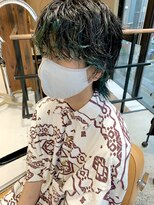 ヘアー アイス ルーチェ(HAIR ICI LUCE)&nbsp;グリーン ウルフスタイル メンズウルフ インナーカラー 担当城倉