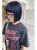 ネイビーカラー×パツッとボブ