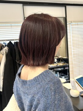 トロワエピ 表参道(Trois epis) 深みワインレッドカラー外ハネボブ