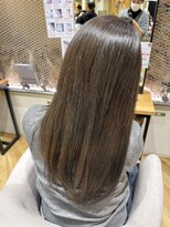 フィゼル あべのルシアス店(Aujua fizelle) カーキオリーブカラー