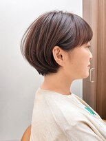 オフ(off) 耳掛けですっきり見えるショートボブ