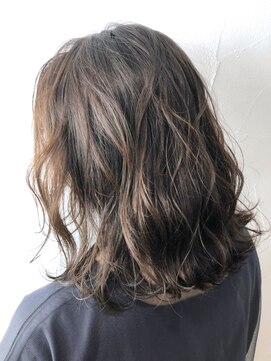 アイティー バイ アルバム 浦和店(IT by ALBUM) ベージュアッシュ_オリーブカラーセミウェットウェーブ_ba244391