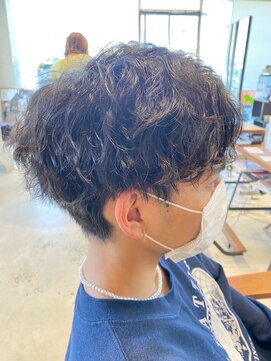 カルム ヘアー レーヴ(Calm hair reve) スパイラルパーマ×センターパート