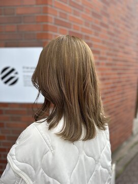 イイナヘアガレージ(117) 【117hairgarage】ブリーチ_サンドベージュ
