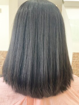 鎖骨ミディアムボブ/内巻きストレート/髪質改善/前髪あり/黒髪