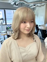 コワファーストナガサキシャンプーボーイ(COIFF1RST NAGASAKI SHAMPOO BOY)&nbsp;くびれヘア ホワイトベージュ