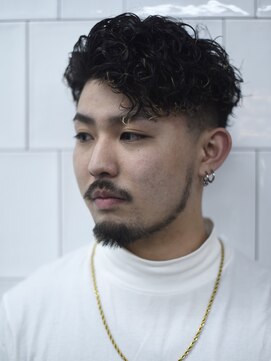 メリケンバーバーショップ フクオカ(MERICAN BARBERSHOP FUK) ハイライトマッシュパーマウルフアッシュブラック