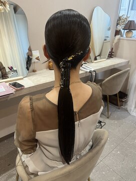ミラ(Mila) 艶々タイトローポニー★結婚式お呼ばれオケージョンヘア