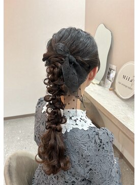ミラ(Mila) リボンがかわいい＊ロングあみおろしアレンジ/結婚式.お呼ばれ
