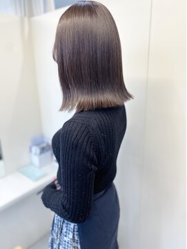 ジジ(jiji) イメチェン/ホワイトブロンド/外ハネボブ/美髪/勾当台/北四番丁