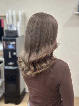 ミラシィ 成田(Mirashy) ハイライトカラーミルクティーベージュレイヤーカット