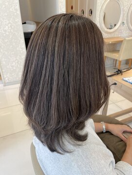 ミーサ(MYSA) 白髪ぼかしハイライト×レイヤースタイル