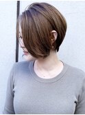 前下がりショートボブ_アッシュブラウン，オフィスコンサバ