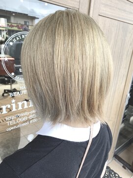 トリニティ(trinity) 黒髪卒業一度で超ハイ透明感ハイトーンカラーミルクティーカラー