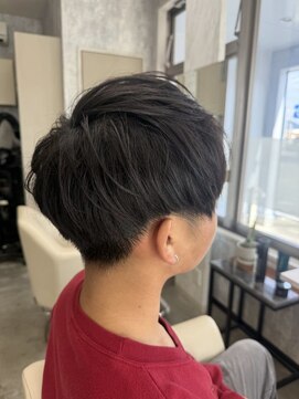 イーラ(E-LA) 軽め刈り上げマッシュ