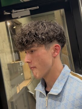 イーラ(era) スペインカール　ツイストスパイラル眉カットメンズパーマ