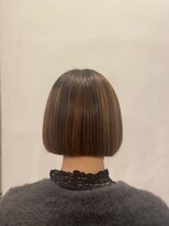 アトリエファゴ ハナミズキ店&nbsp;【Chikano】ぱっつんボブ/ハイライト