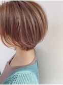 さり気ないインナーオレンジが可愛いショートボブスタイル♪