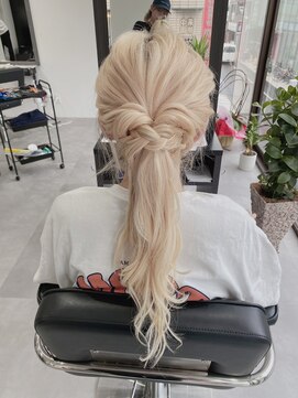 リープ 祖師ヶ谷大蔵(leap) パーティーポニーテール【祖師ヶ谷大蔵/ヘアアレンジ】