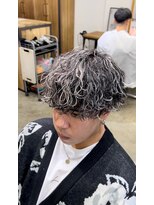 エルオム(EL.HOMME)&nbsp;波巻きクリームパーマ／ホワイトハイライト